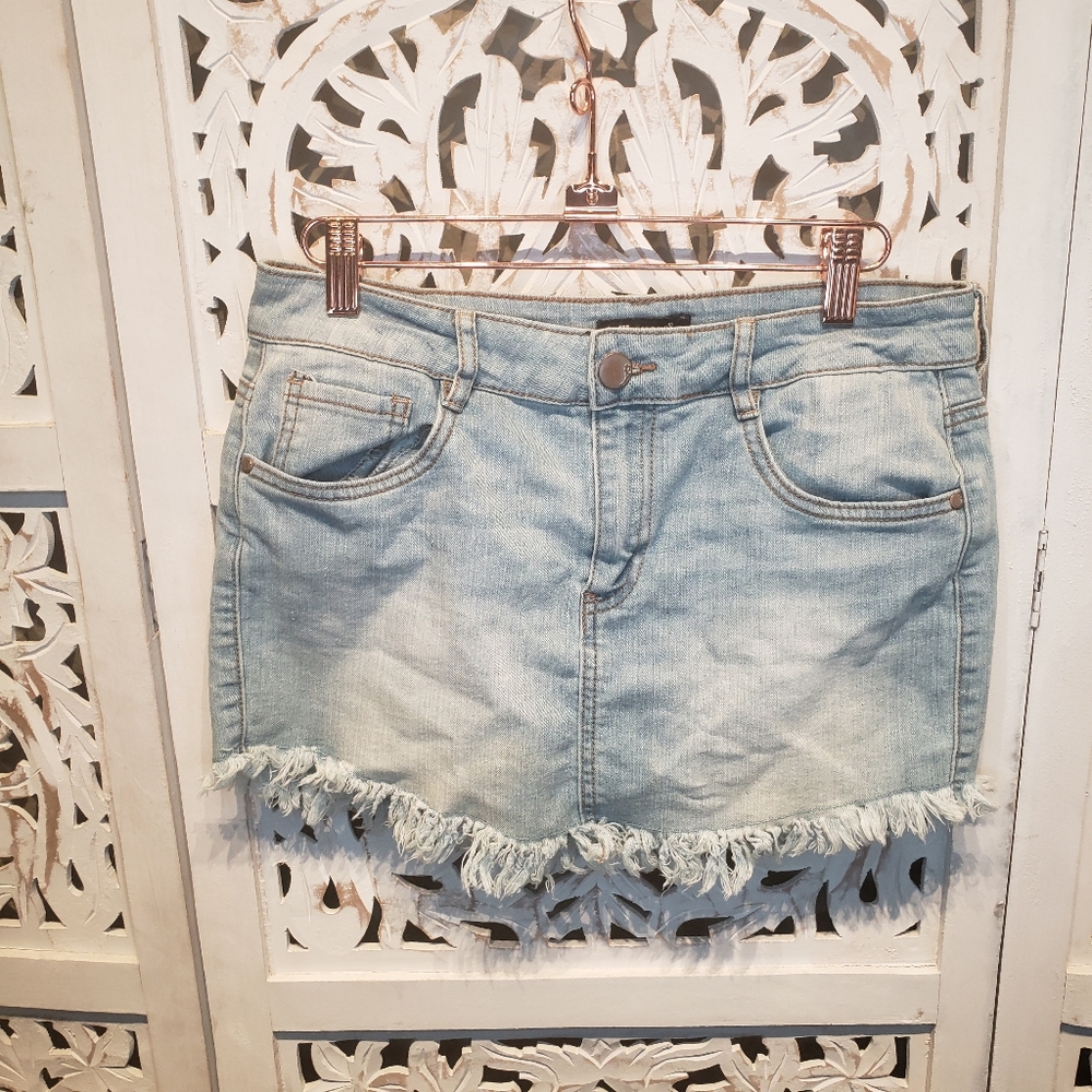 Dollhouse Light Wash Raw Hem Mini Skirt. Size 9